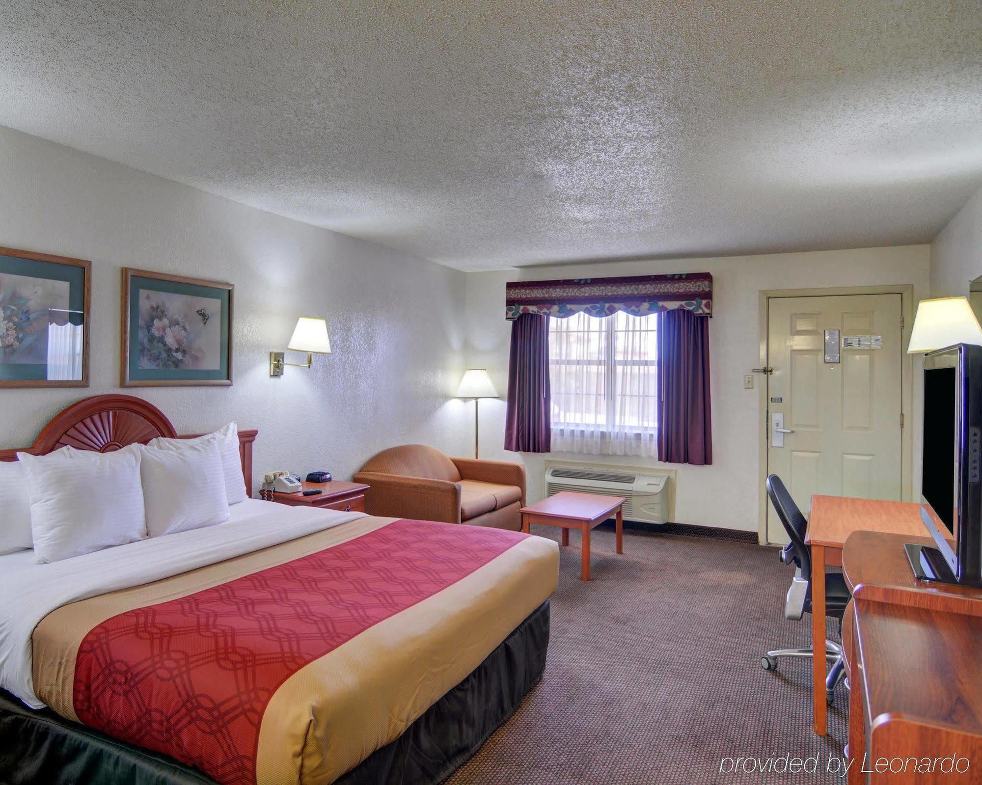 Отель Super 8 By Wyndham Decatur Texas Экстерьер фото
